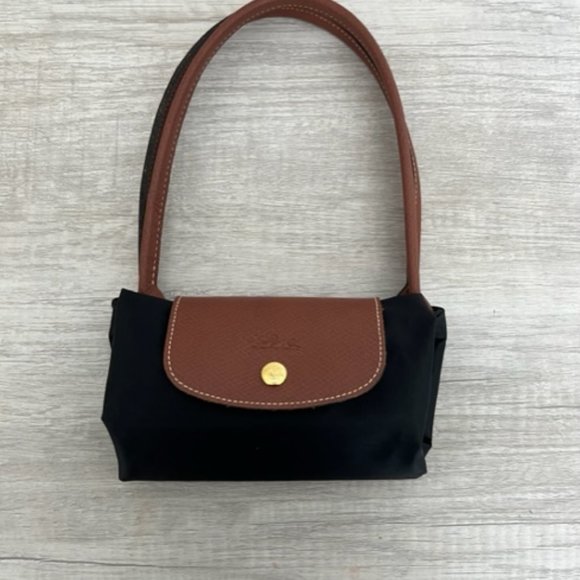 Longchamp Medium Pliage Nylon Shoulder Tote - Picture 6 of 11